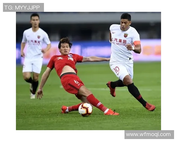 大连人迎战天津天海争夺中超联赛关键三分的激烈对决